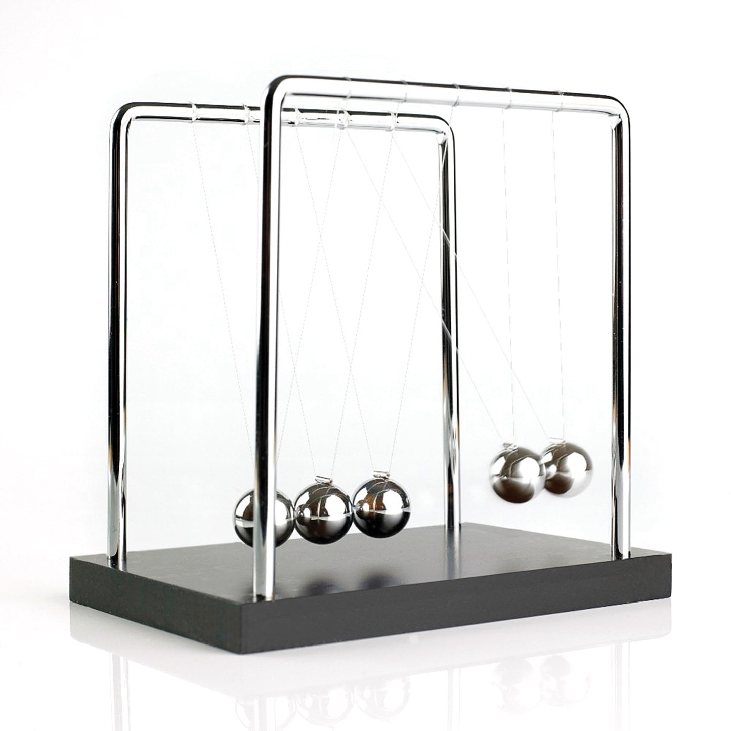 Newtons Cradle - Dapper Chap